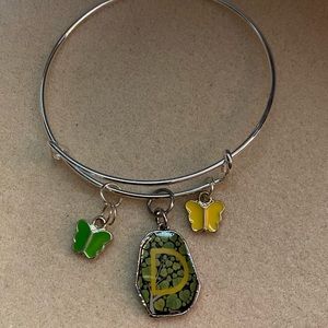 Silver bangle bracelet. Inti D